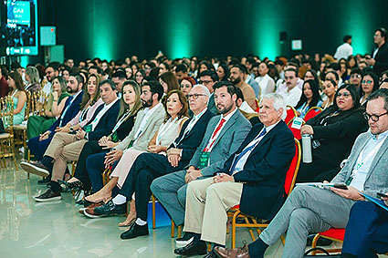 Autoridades de la Universidad Central del Paraguay e invitados de honor, en el Congreso Internacional de Avances Médicos (CIAM)